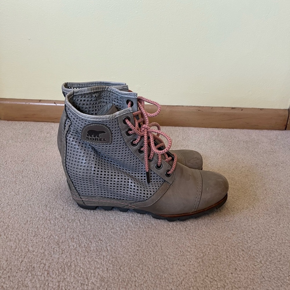 Sorel Women's Lace Up Gray and Pink Boots - Picture 2 of 7